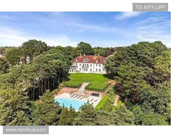 英前国脚拉拉纳海滨豪宅卖出1200万英镑净赚近一倍引球迷热议